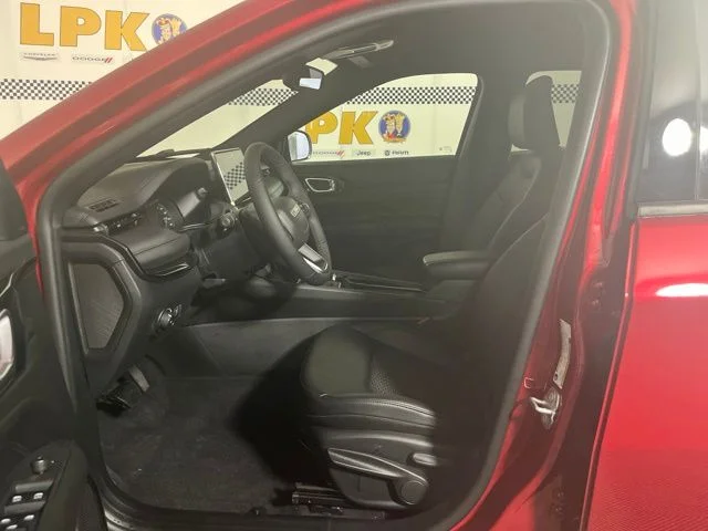 New 2026 Red Hot Pearl-Coat Exterior Paint Jeep Latitude image 11
