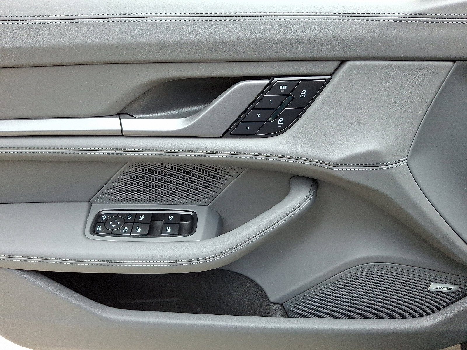 2025 Porsche Taycan Base - Photo 15