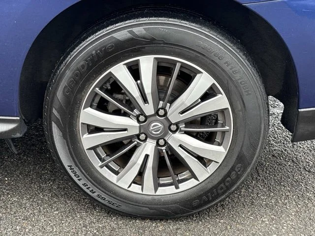 Used 2020 Blue Nissan SV image 8
