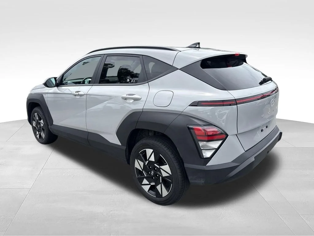 Used 2025 Cyber Gray Metallic Hyundai SEL image 3