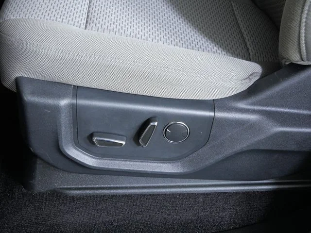 Used 2016 Blue Ford XLT image 19