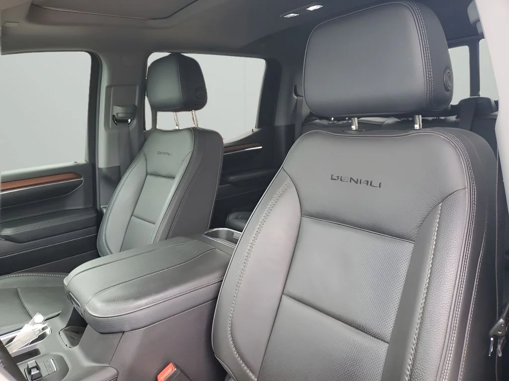 Used 2024  GMC Denali image 31
