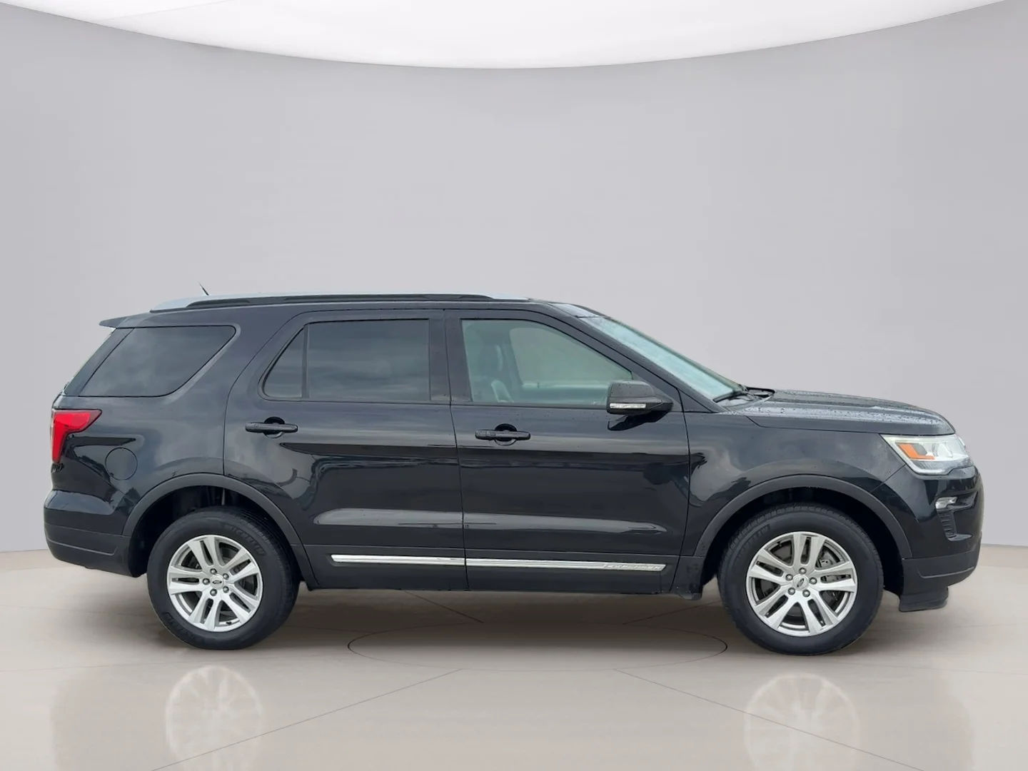 Used 2019 Black Ford XLT image 6