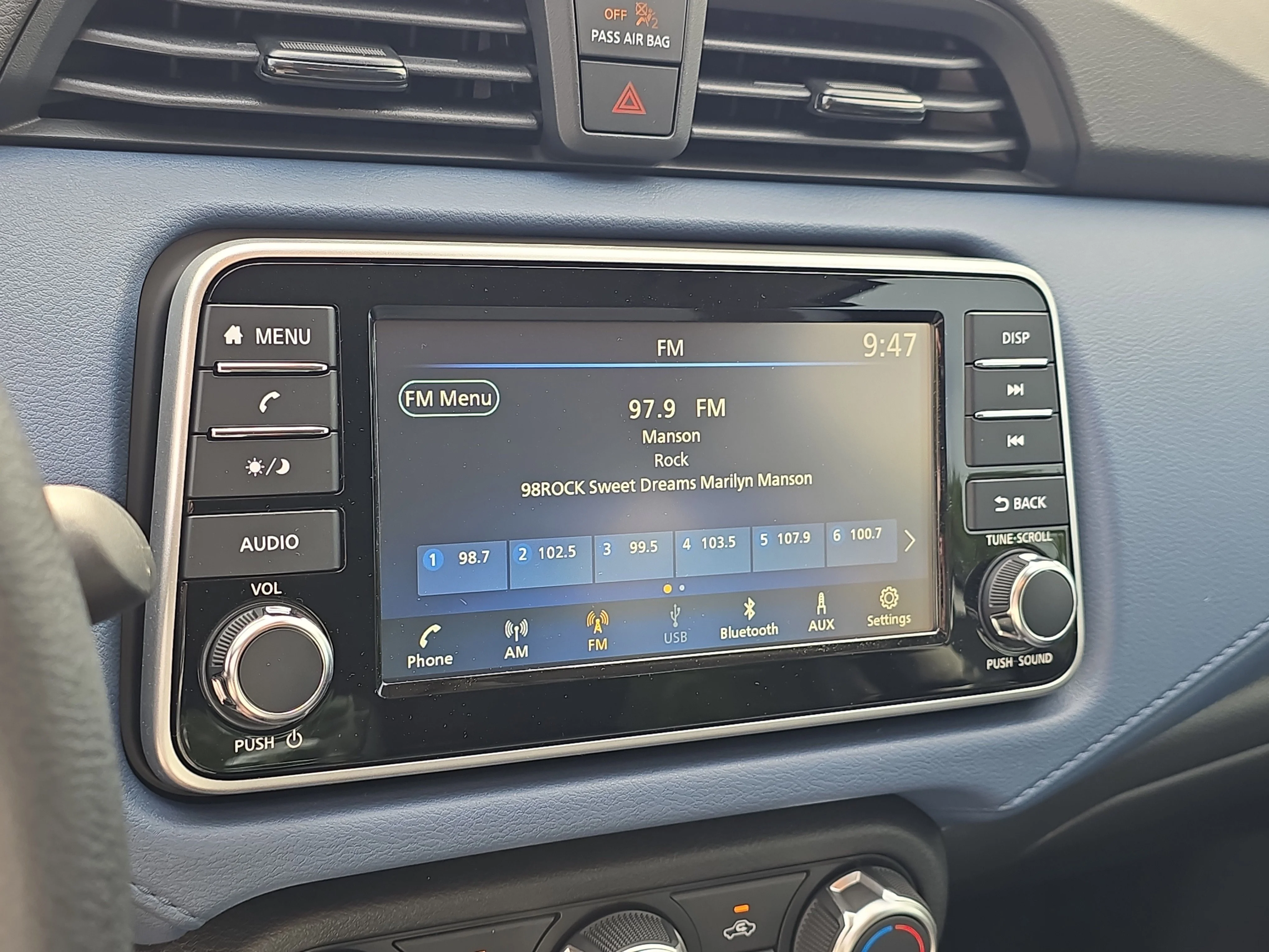 2025 Nissan Versa Sedan SV - Photo 22