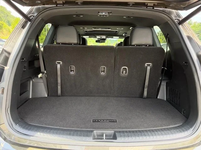 Used 2024 Green Kia EX X-Line image 32