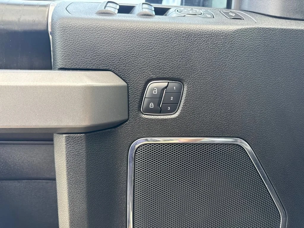 Used 2018  Ford XL image 11
