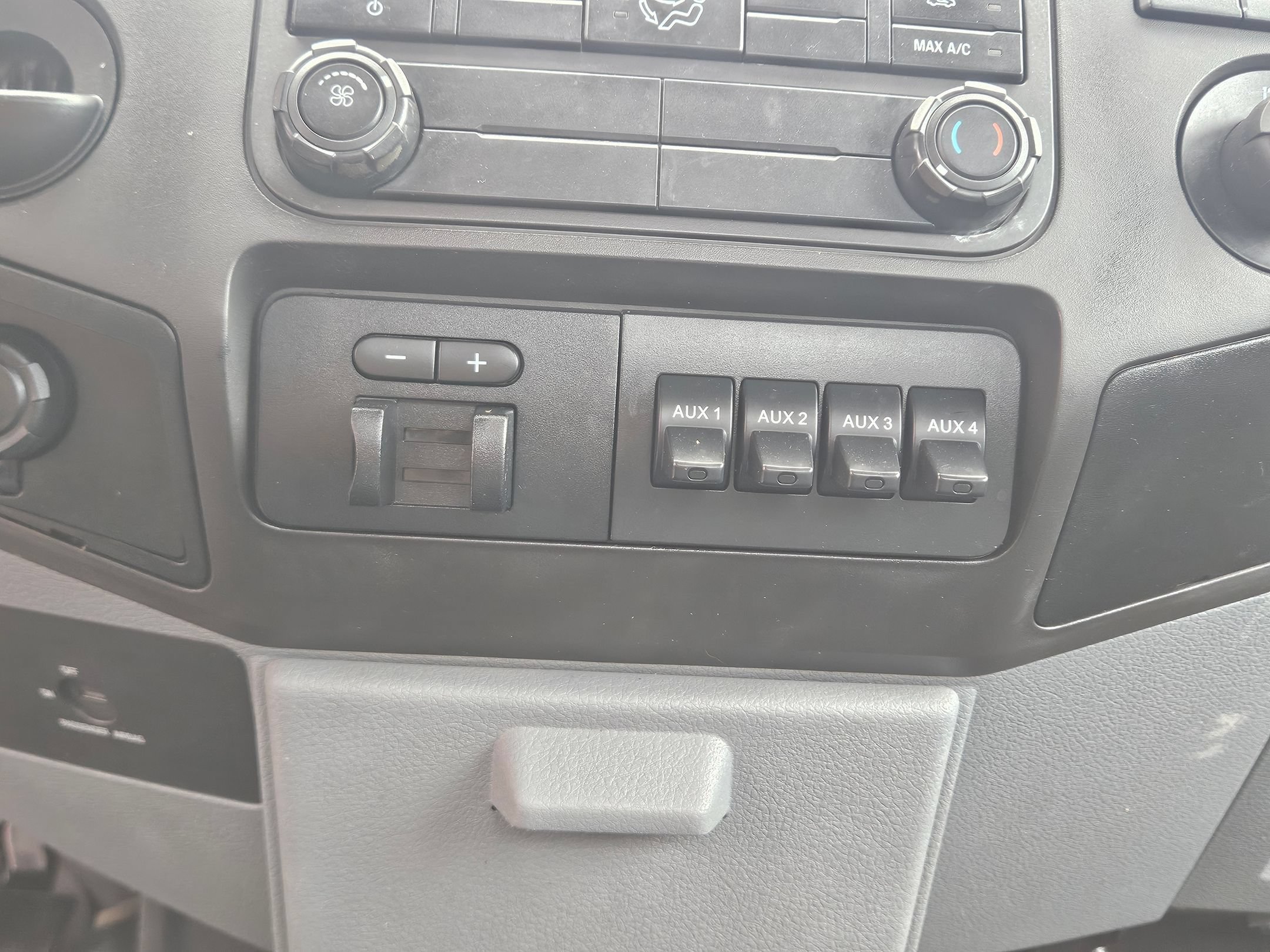 Used 2015 Oxford White Ford XL image 12