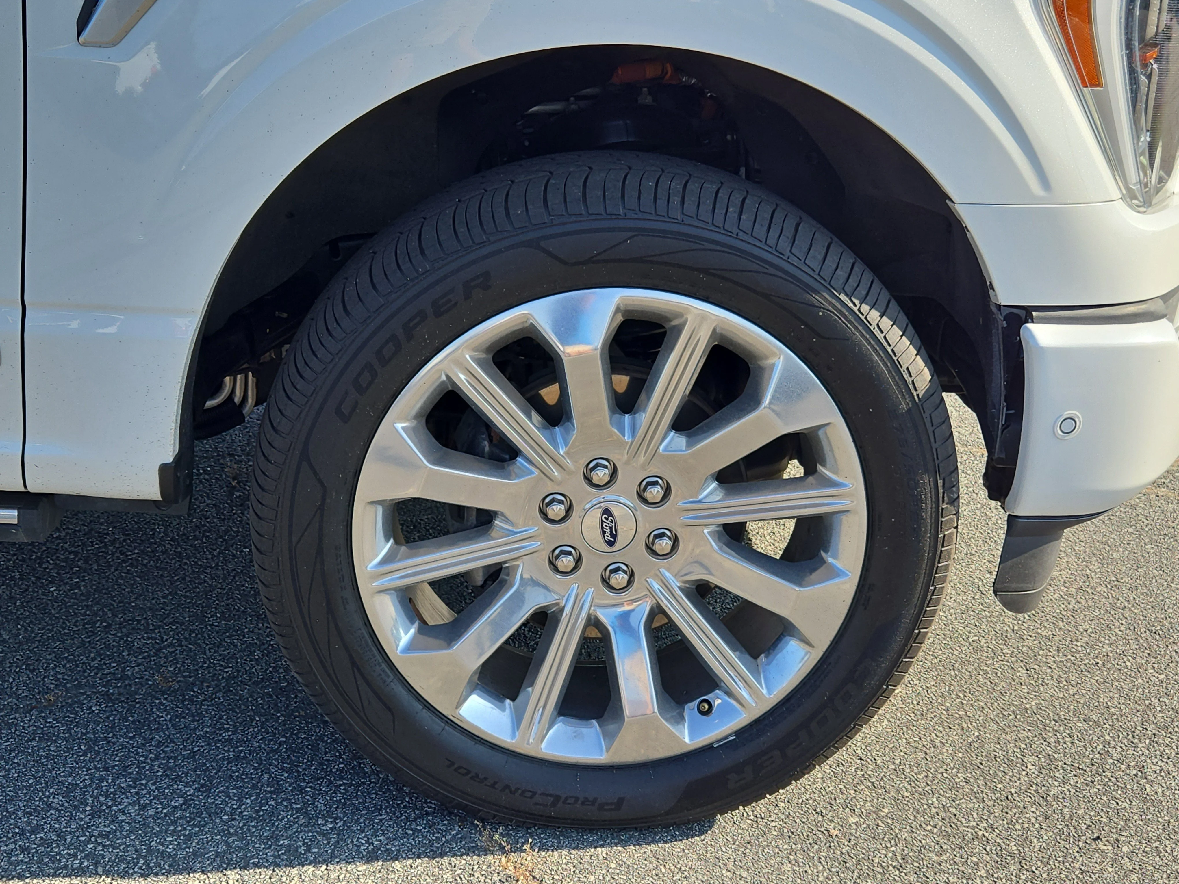 Used 2023 White Ford Limited image 8