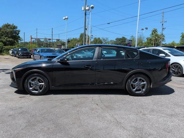 Used 2025 Black Kia LXS image 8