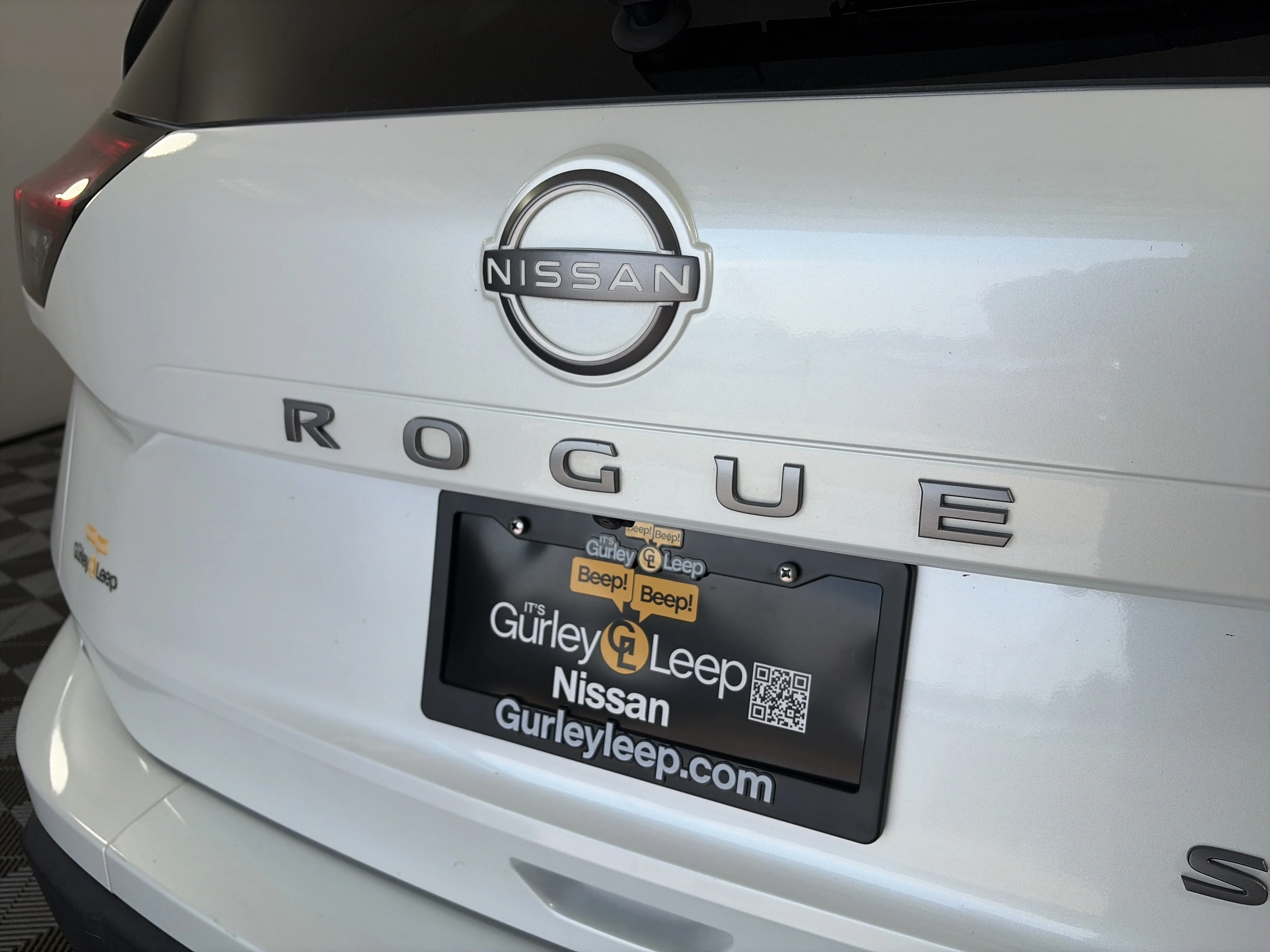 Used 2024 Everest White Pearl Nissan SV image 17