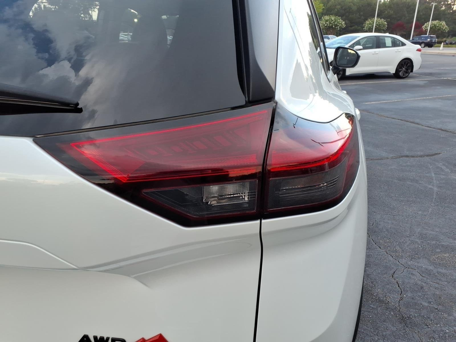 Used 2025 Everest White Pearl Nissan Rock Creek image 17
