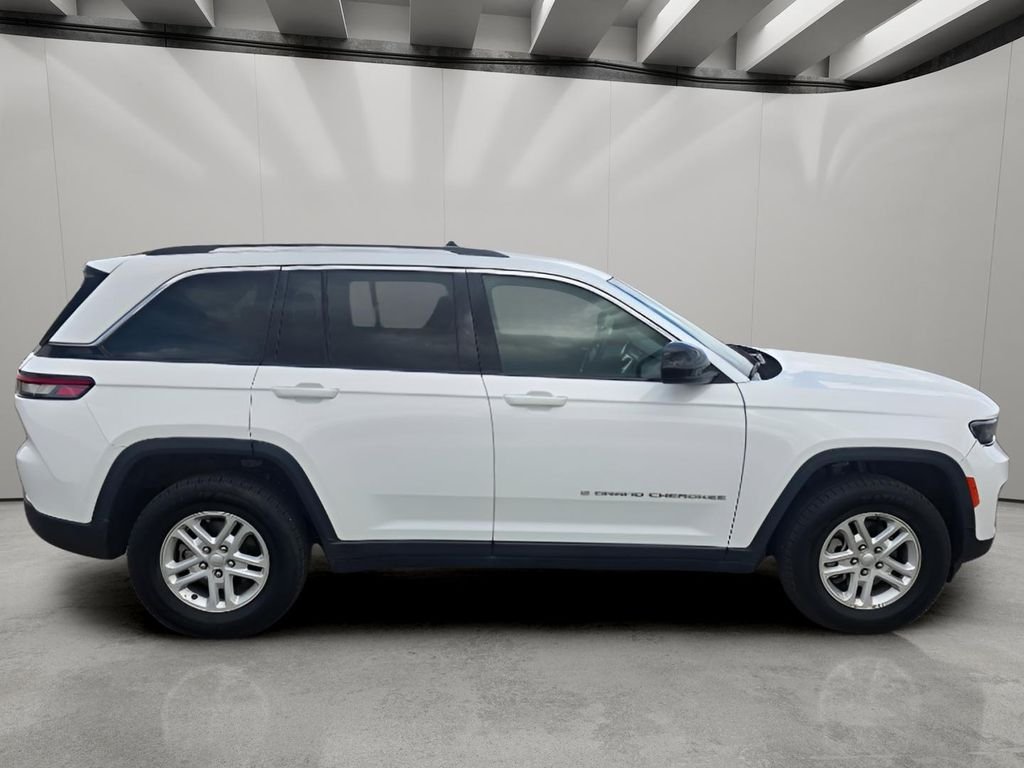 Used 2024 Bright White Clearcoat Jeep Laredo image 6