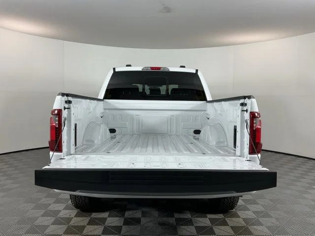New 2026 Oxford White Ford XLT image 7