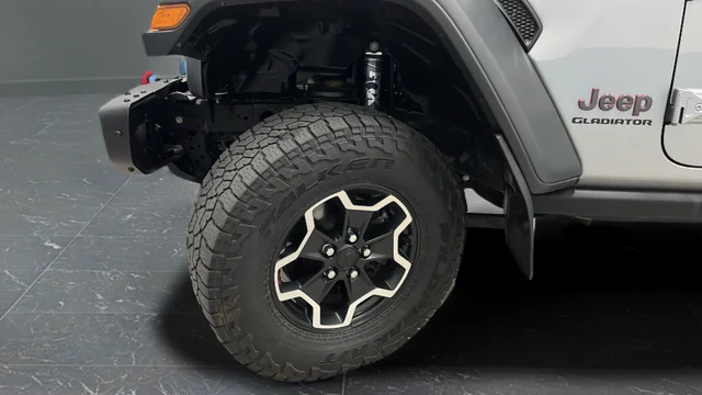 Used 2021 Billet Silver Metallic Clearcoat Jeep Rubicon image 37