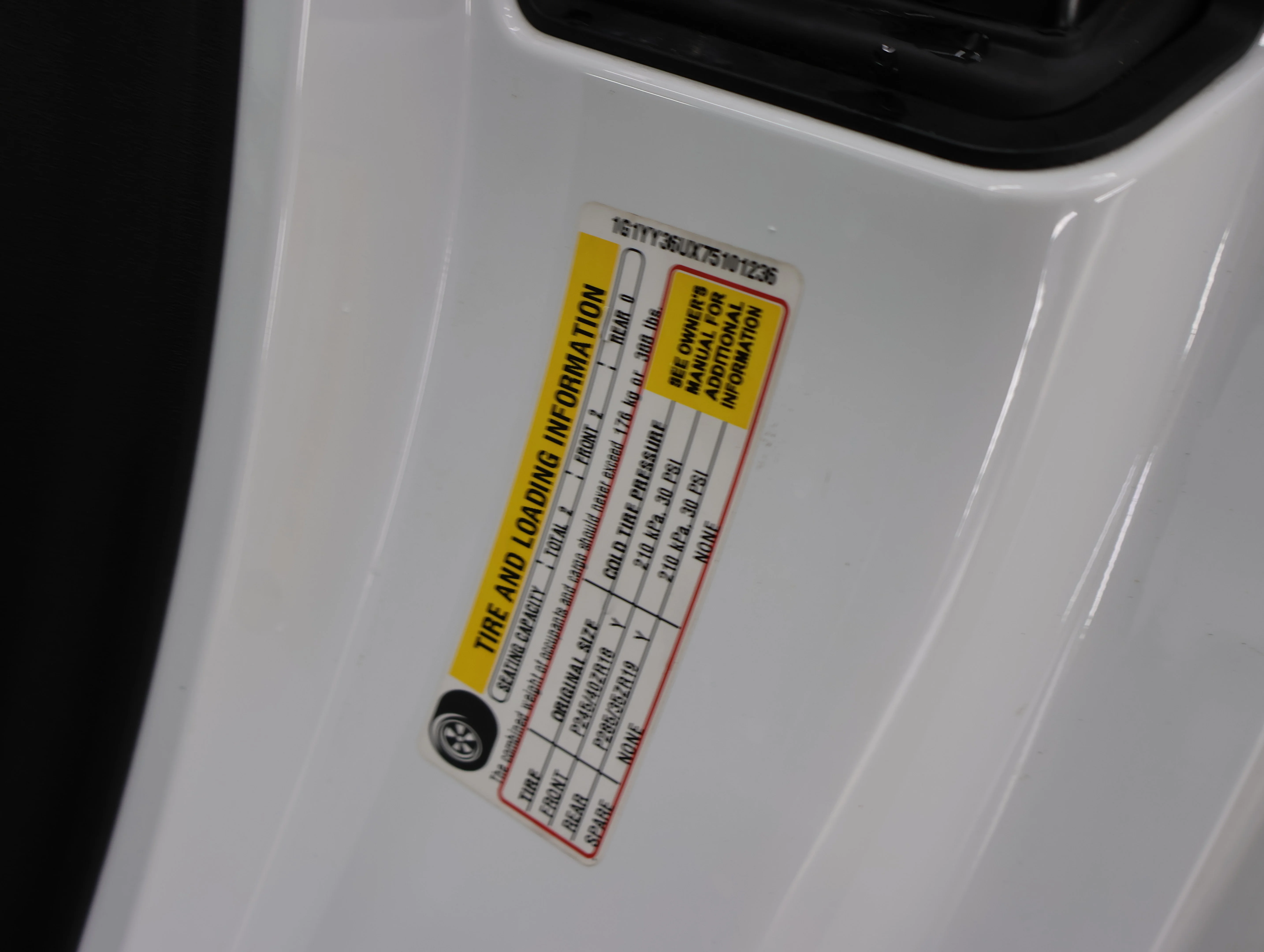 Used 2007 Arctic White Chevrolet Base image 56