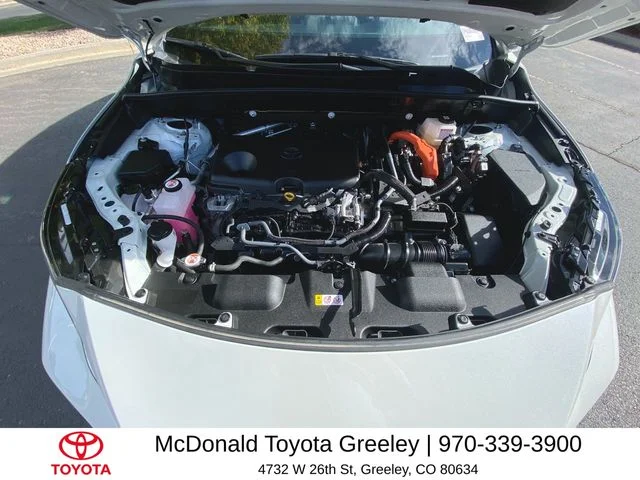 Used 2022 White Toyota XLE image 25