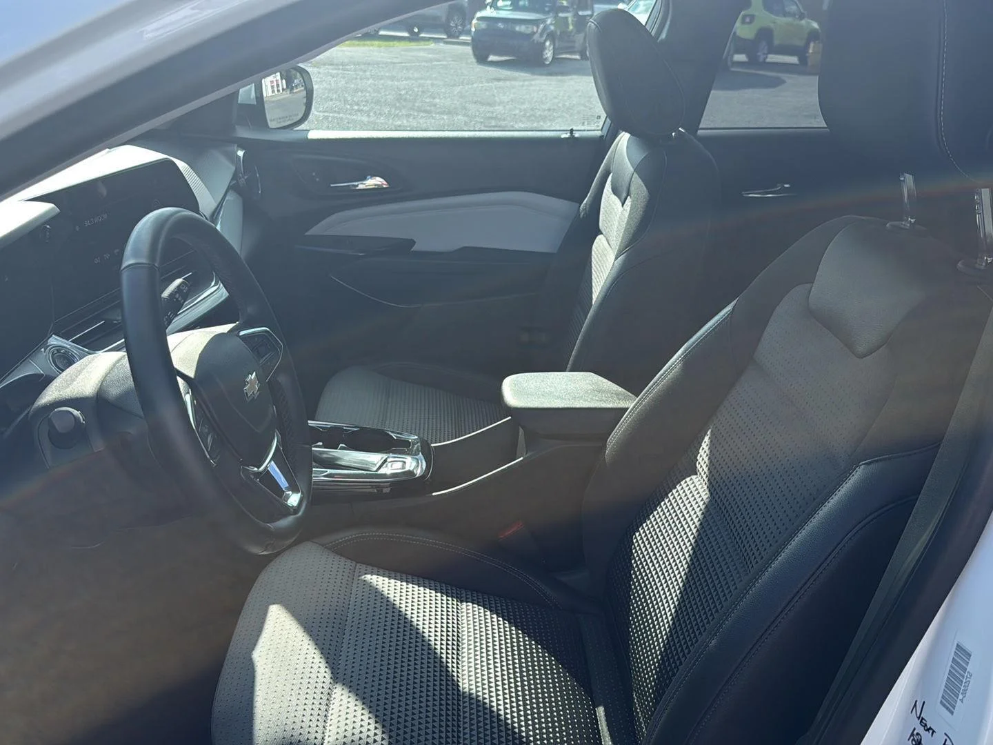 Used 2025 Summit White Chevrolet LT image 10