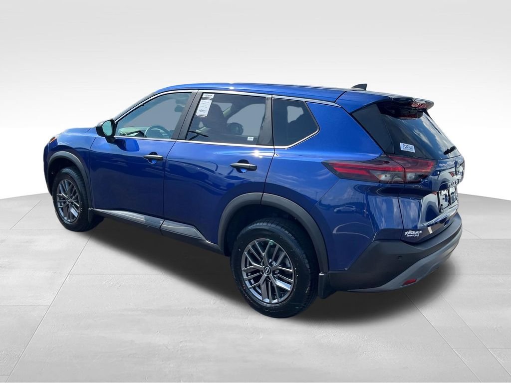 Used 2023 Blue Nissan S image 3