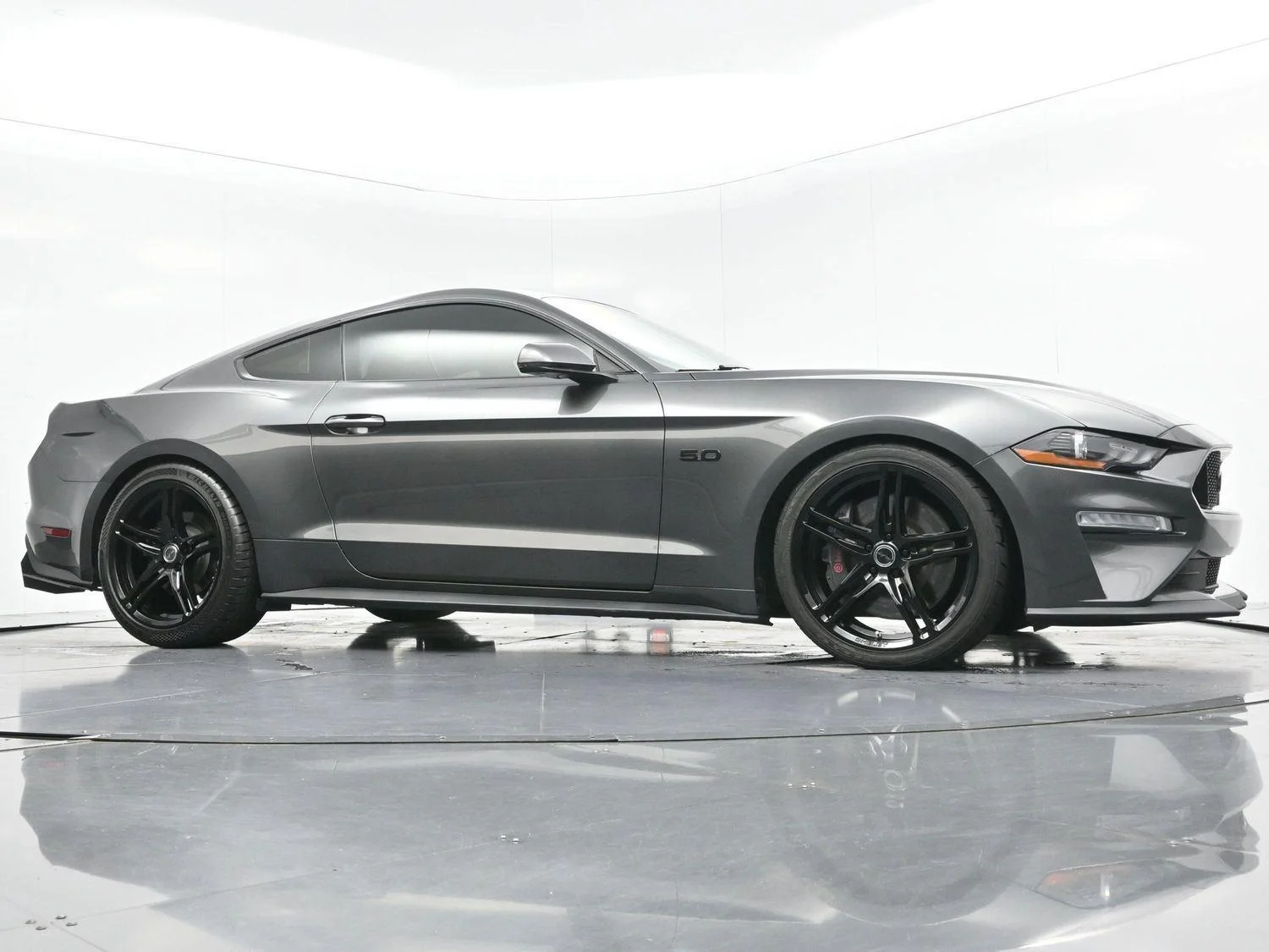 Used 2018 Magnetic Ford GT Premium image 38