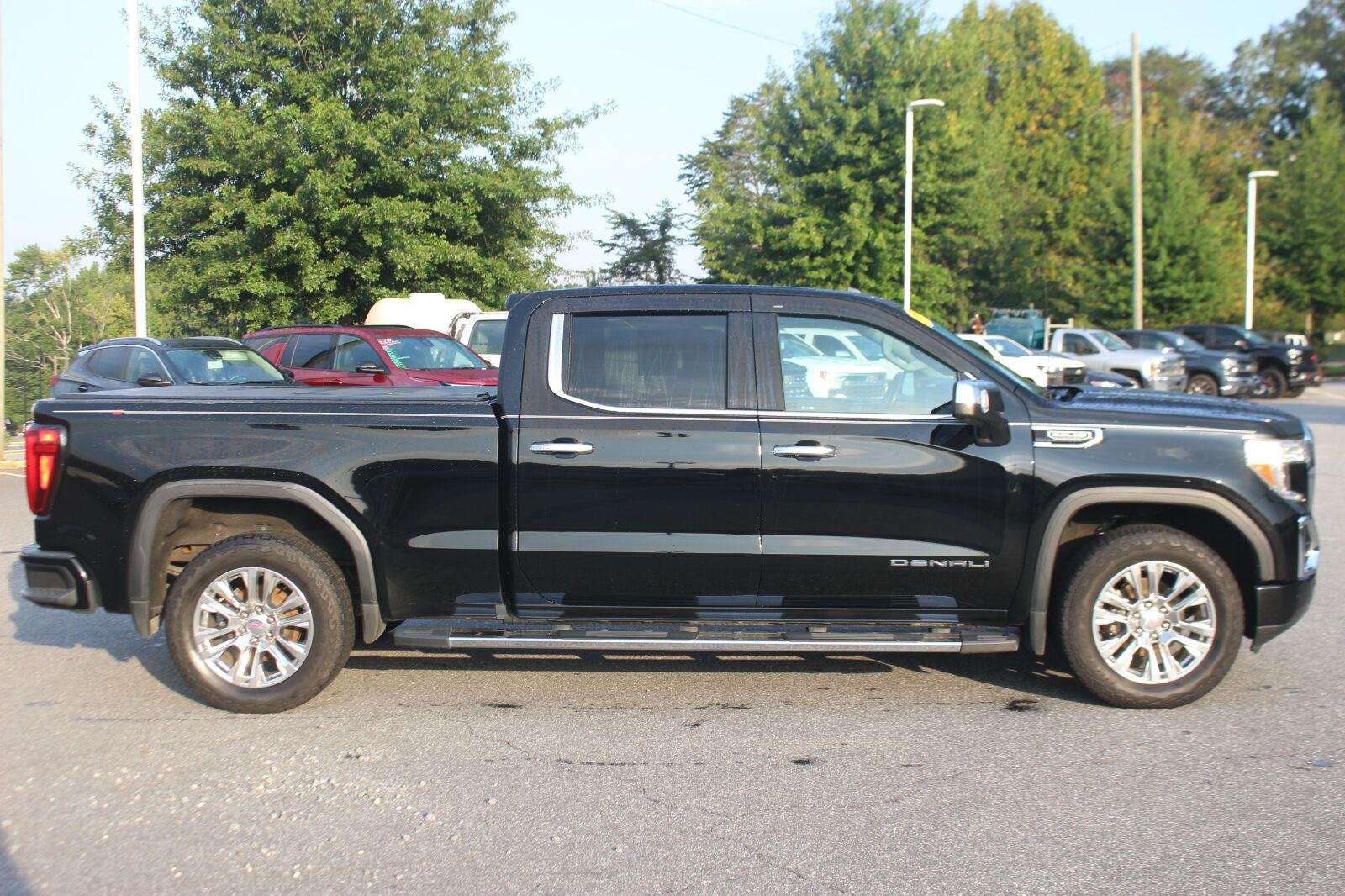 Used 2019 ONYX BLACK GMC Denali image 8