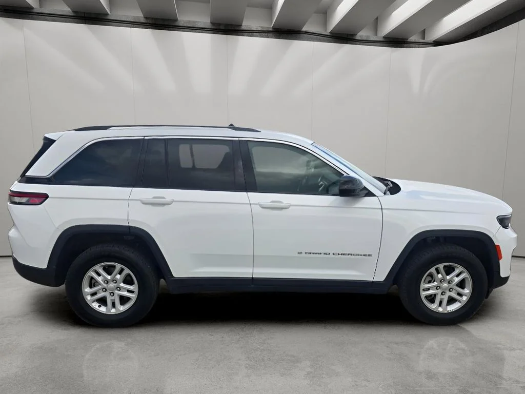 Used 2024 Bright White Clearcoat Jeep Laredo image 6