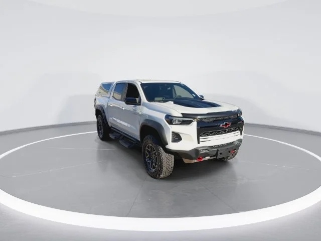 Used 2025 White Chevrolet ZR2 image 3