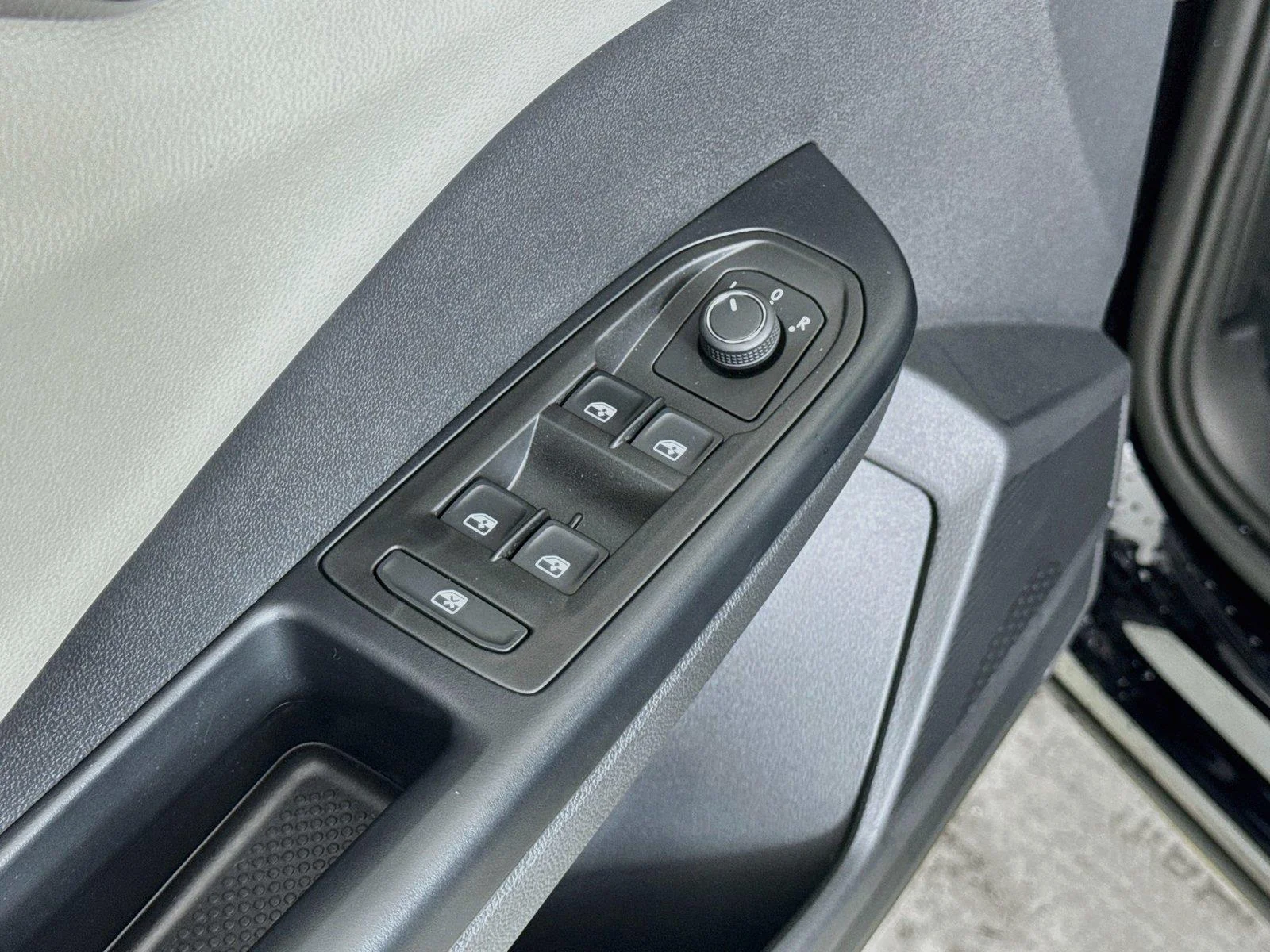 New 2027 Deep Black Pearl Volkswagen S image 17