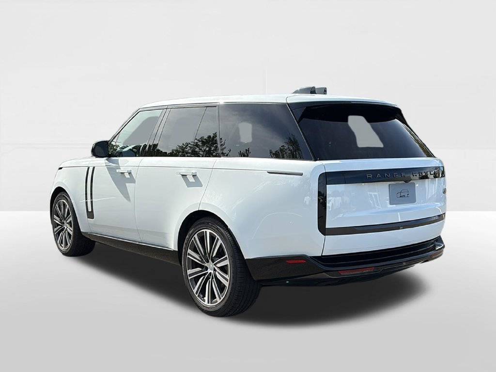 Used 2023 White Land Rover SE image 7