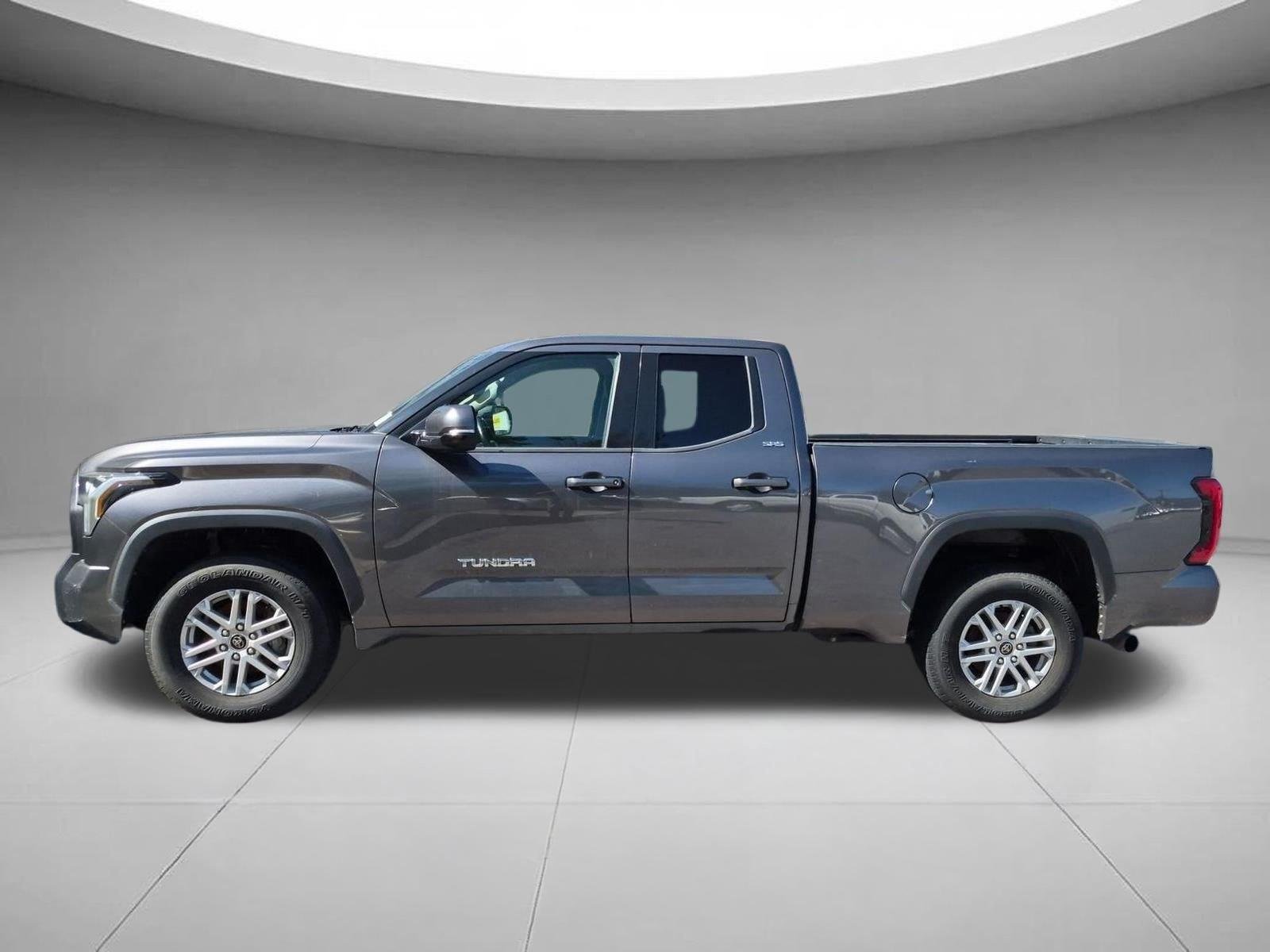 Used 2022  Toyota SR5 image 2