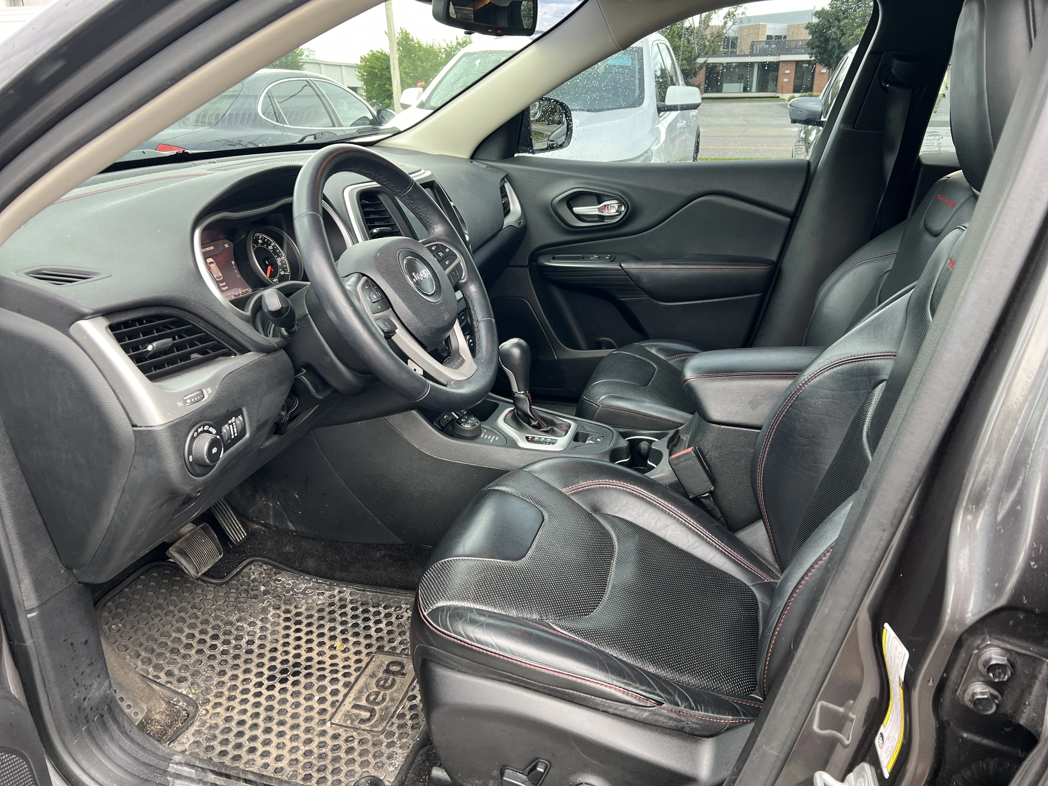 Used 2015 Granite Crystal Metallic Clearcoat Jeep Trailhawk image 9