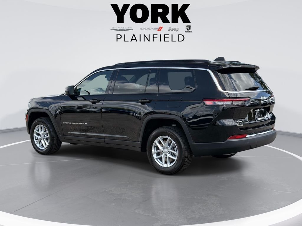 New 2026 Diamond Black Crystal Pearlcoat Jeep Laredo image 7