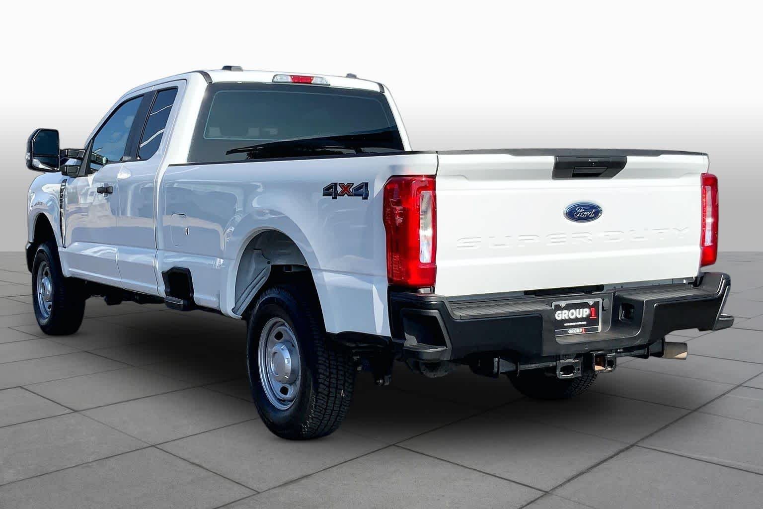 Used 2025 White Ford XL image 12