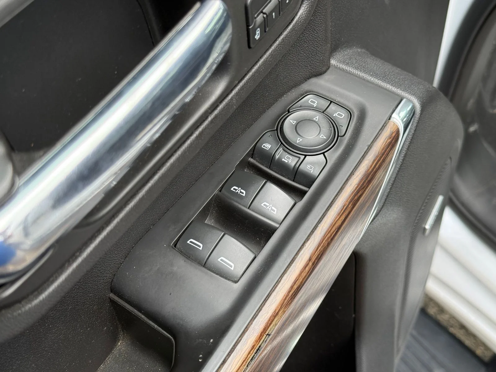 Used 2020 Beige Chevrolet High Country image 19