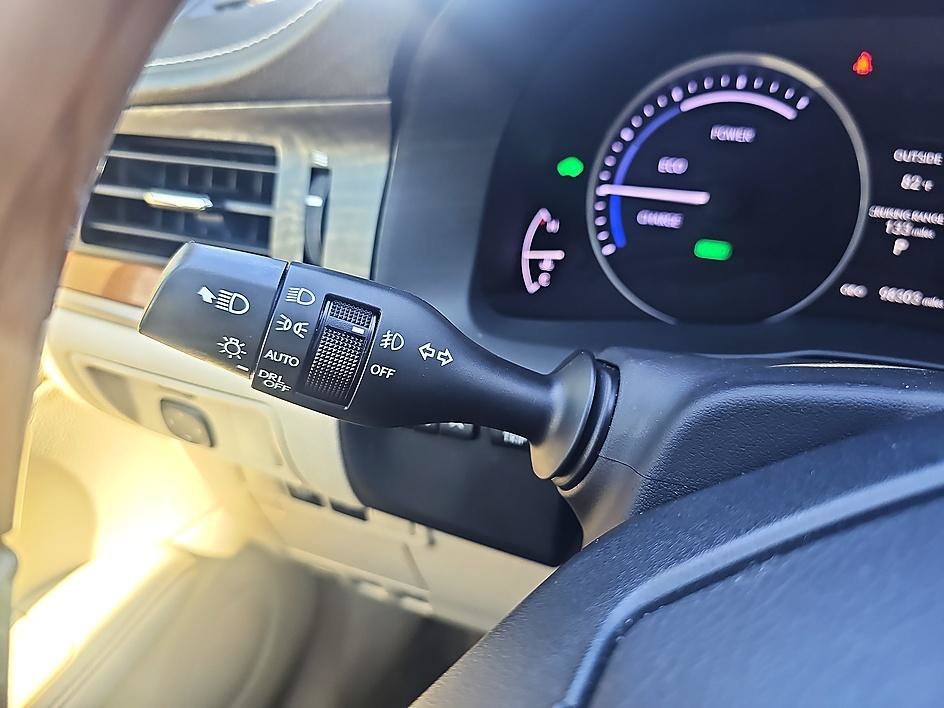 Used 2015 Starfire Pearl Lexus Hybrid image 19