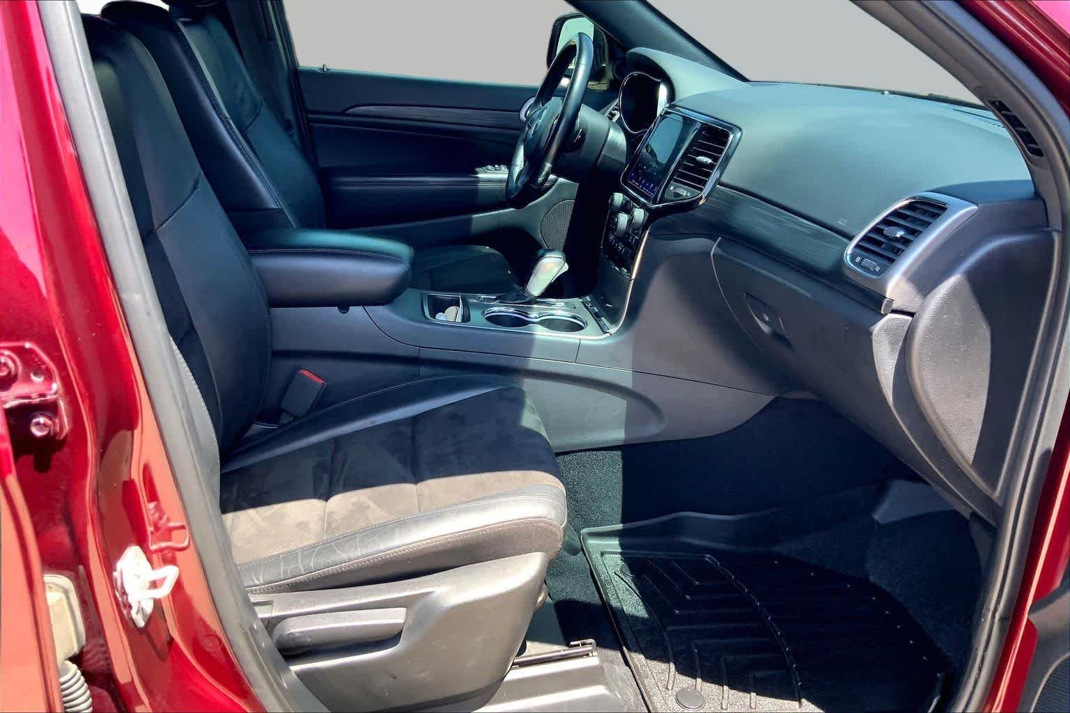 Used 2020 Velvet Red Pearlcoat Jeep Altitude image 9