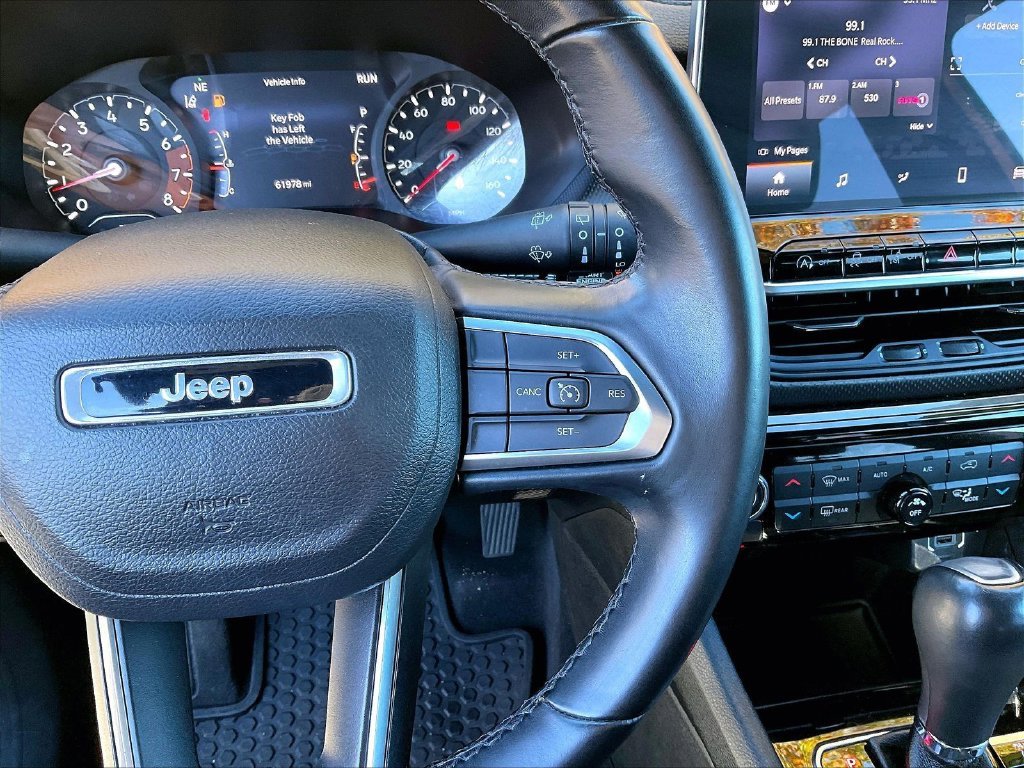 Used 2022 Silver Jeep Latitude image 24