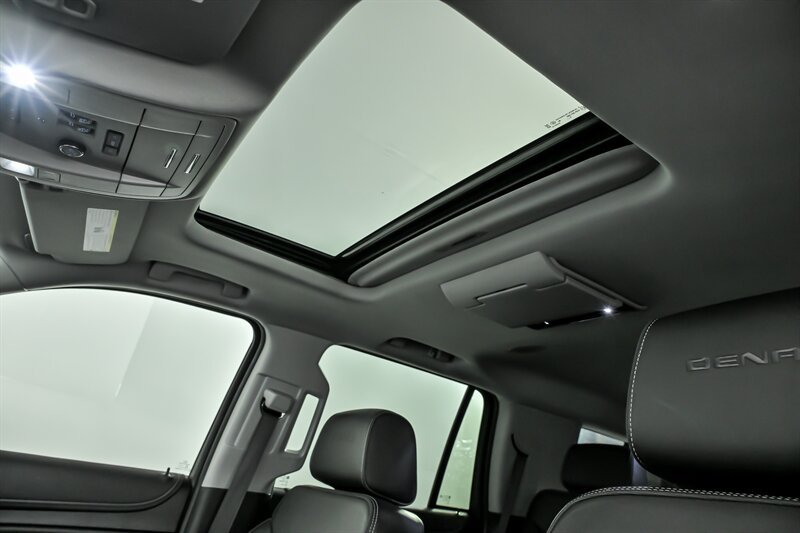 2020 GMC Yukon Denali - Photo 23