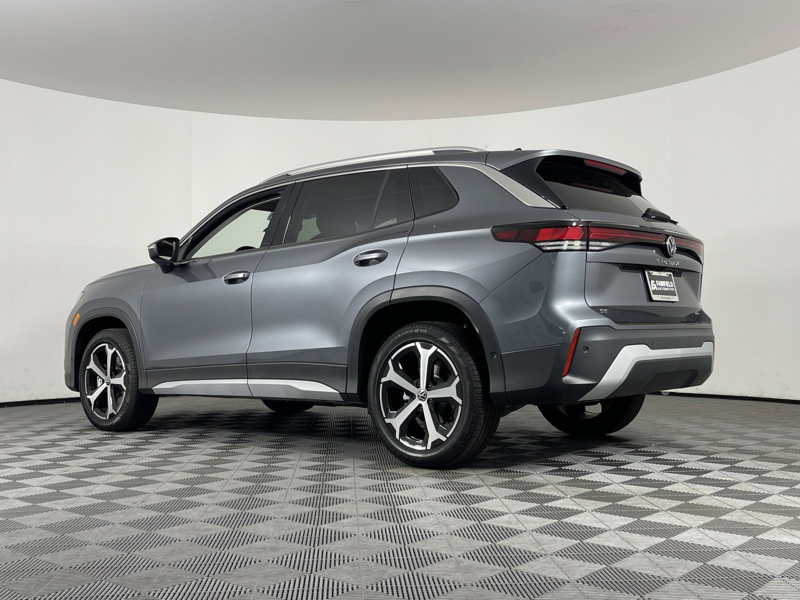 2025 Volkswagen Tiguan SE - Photo 11
