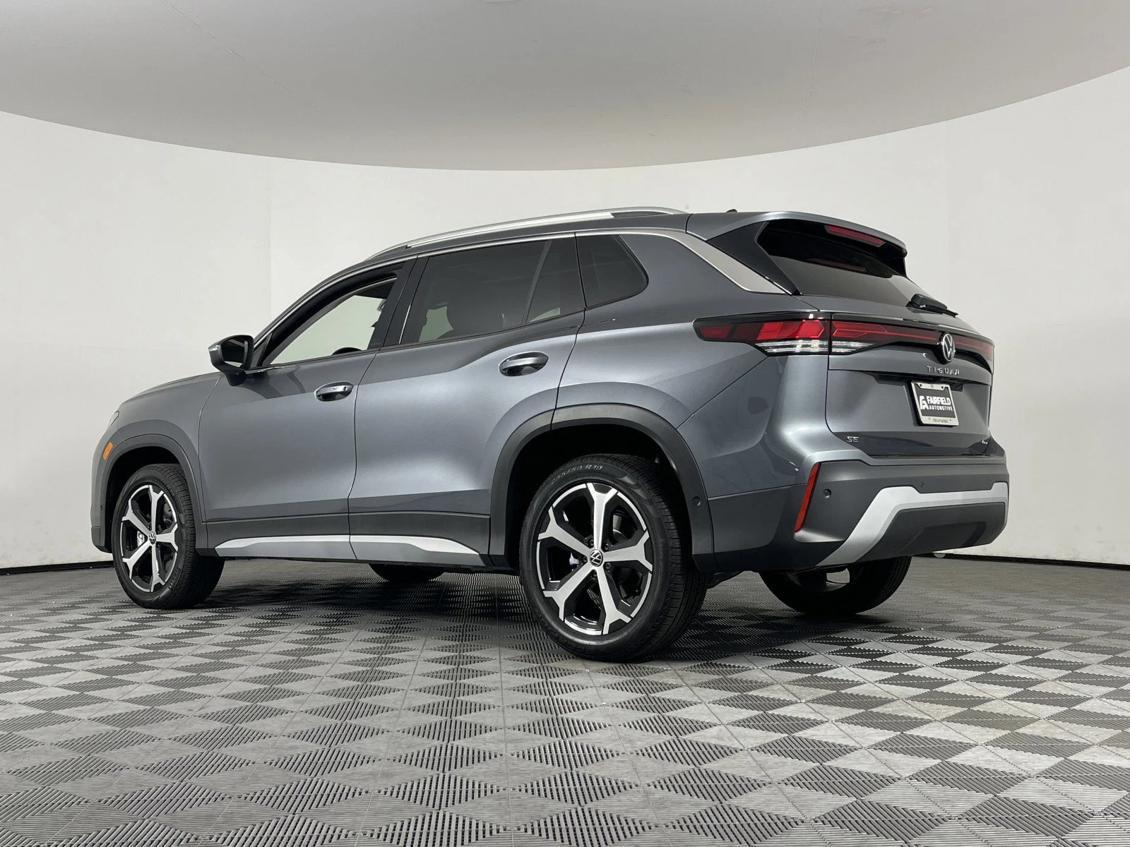 2025 Volkswagen Tiguan SE - Photo 11