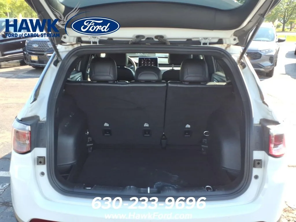 Used 2024 White Jeep Latitude image 30