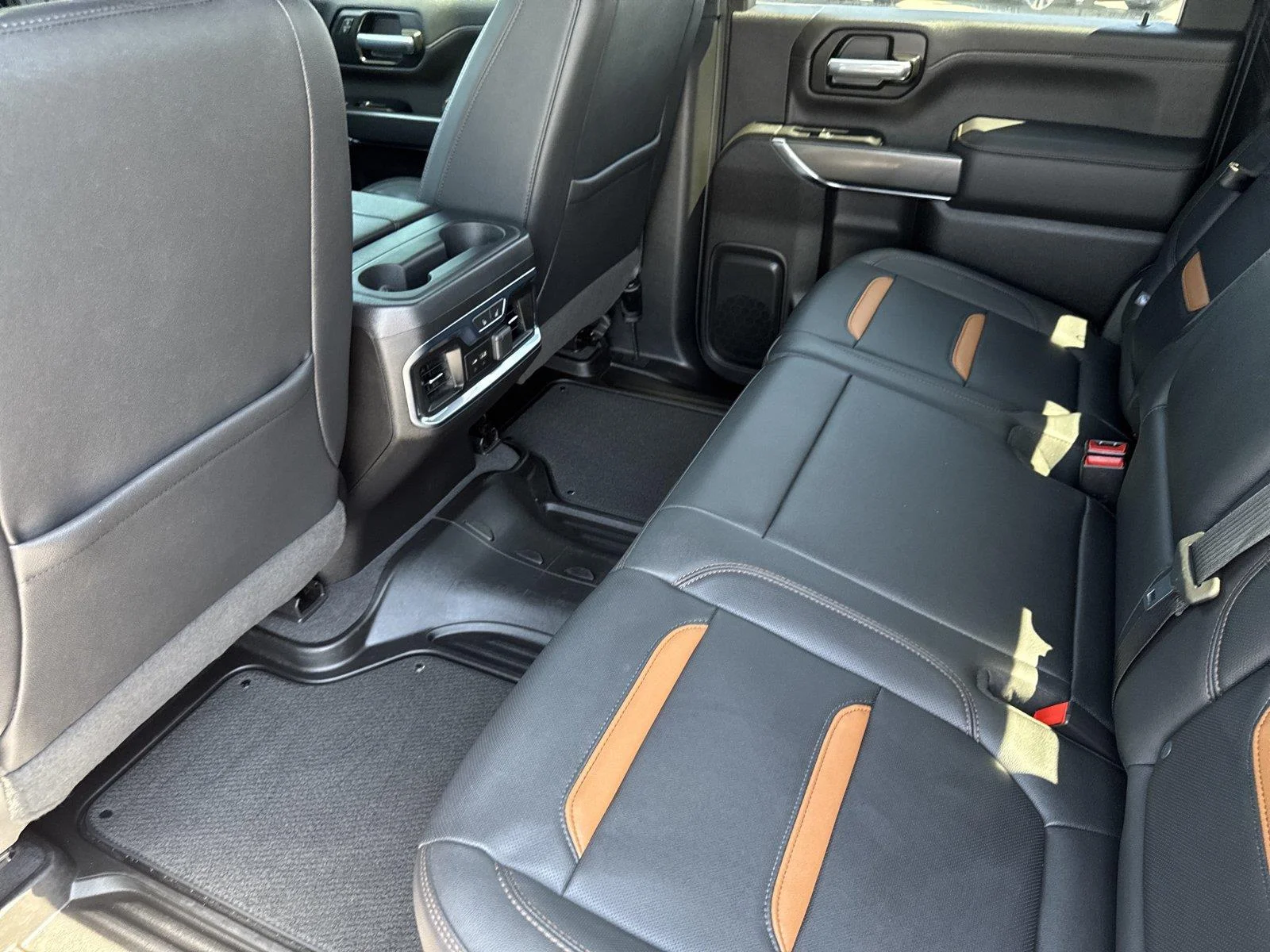 Used 2022 CAYENNE RED TINTCOAT GMC AT4 image 30