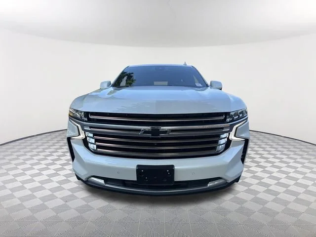 Used 2023 Iridescent Pearl Tricoat Chevrolet High Country image 2