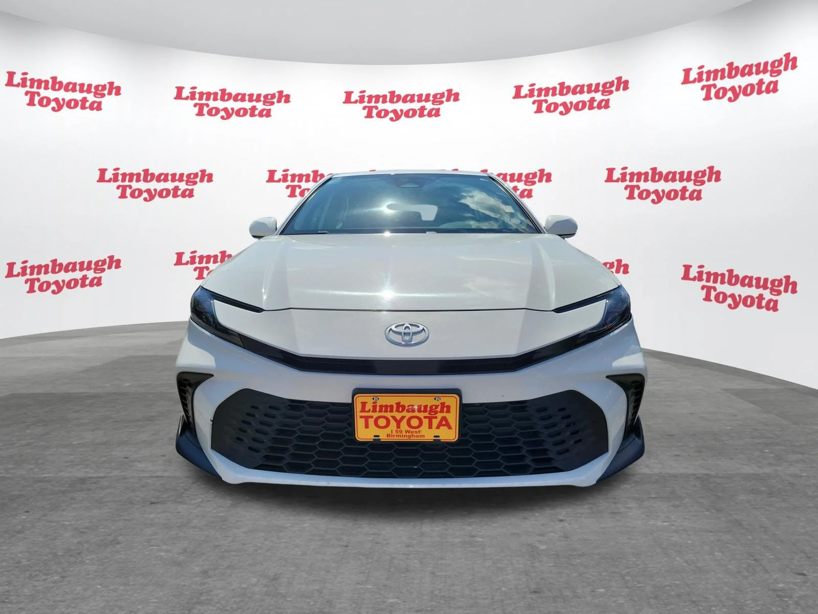 Used 2025 Ice Cap Toyota SE image 21