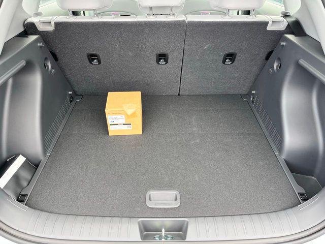 New 2026 White Hyundai SE FWD image 25