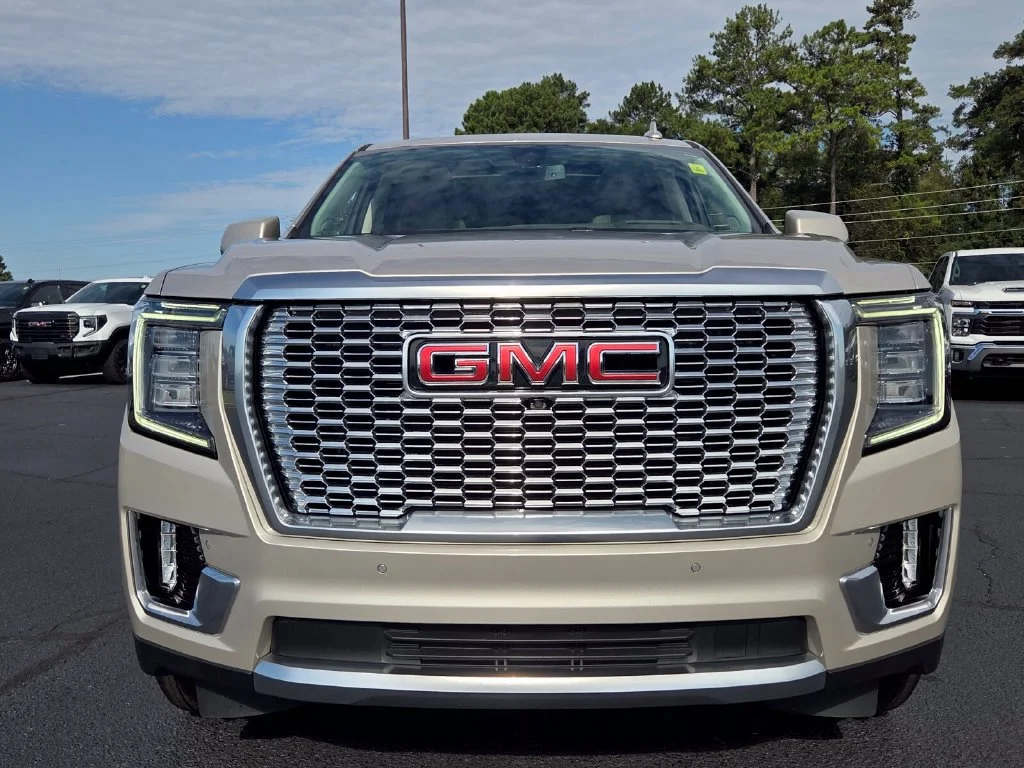 Used 2022 PEARL BEIGE METALLIC GMC Denali image 2