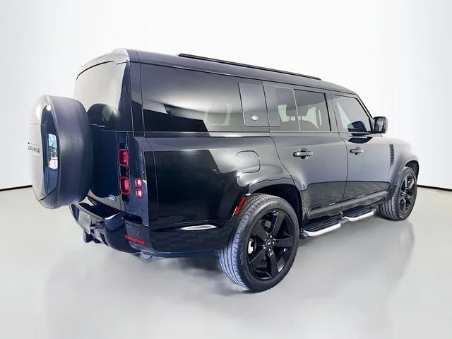 Used 2023 Black Land Rover X-Dynamic SE image 5