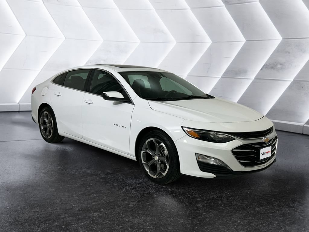Used 2024 Summit White Chevrolet 1LT image 1