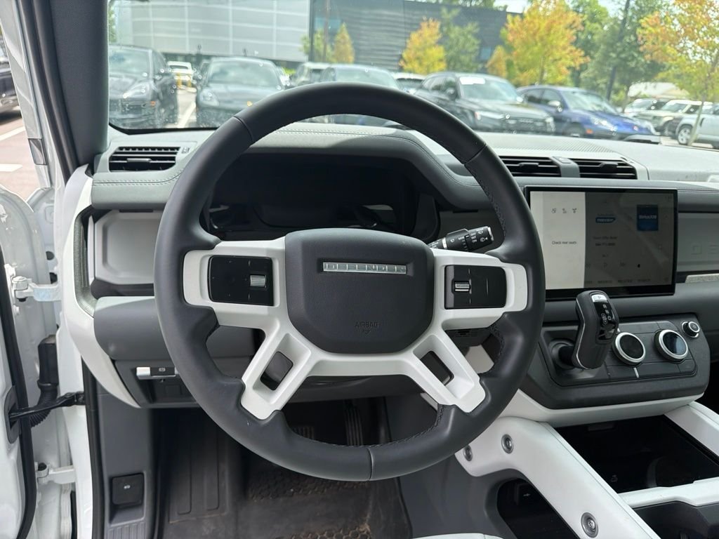 Used 2025 White Land Rover S image 5