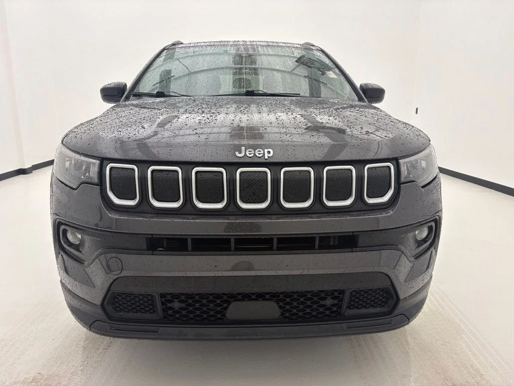 Used 2022 Gray Jeep Latitude image 13