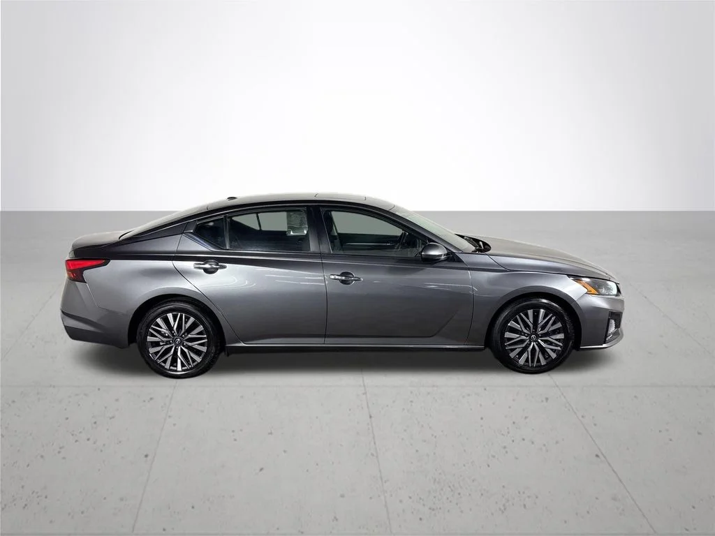 Used 2023 Gray Nissan 2.5 SV image 5